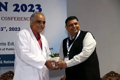 Guest being presented a plant memento at PHASECON 2023