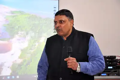 Speaker with microphone presenting at scientific writing workshop